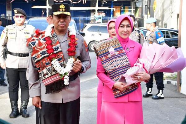 Tiba di Mapolda NTT, Kapolda NTT Disambut Natoni 