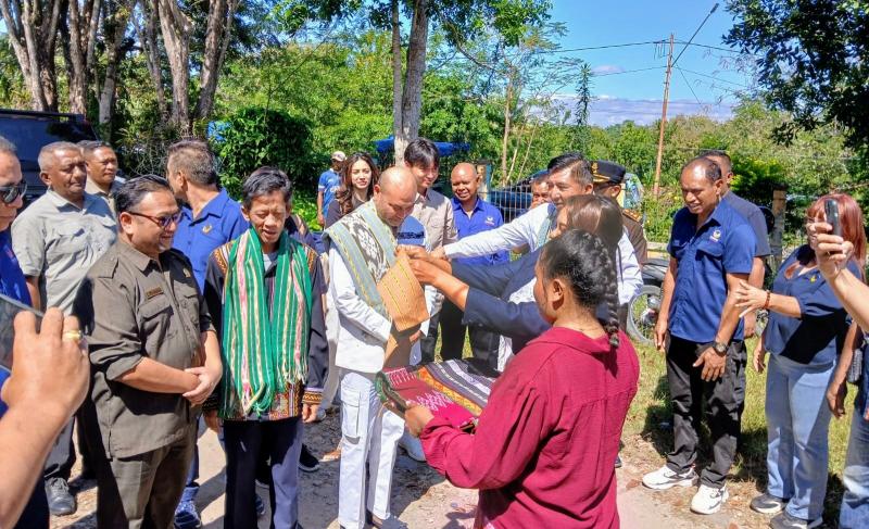 Reses di Belu, Anggota DPR RI Viktor Laiskodat Disambut Adat