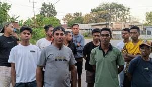 Ketua RT 09/RW 09, Fransiskus Kolo bersama warga Gerbades Kelurahan Beirafu, Kecamatan Atambua Barat, Kabupaten Belu perbatasan RI-RDTL.