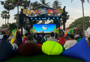 konsul-Jenderal Australia, Jo Stevens menyelenggarakan Gig on the Green, Kupang. Festival yang meriah ini menampilkan pertunjukan musik, pengalaman imersif, dan makanan lezat untuk mempertemukan komunitas alumni Australia di NTT di Resto Lavico -Lasiana, sabtu (14/6/2025_
