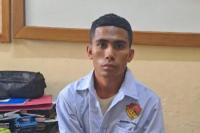 Tersangka pelaku pembacokan berinisial Emanuel Karsianto Sukardana,operator SD Katolik Ilhaloko, Mangganipi,  Desa Mangganipi, Kecamatan Kodi Utara diamankan di Polres SBD.