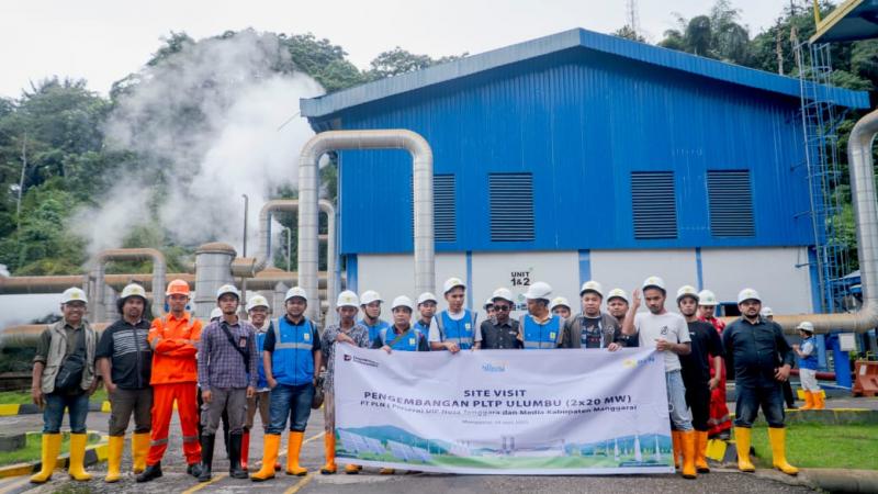 Para Jurnalis di Wilayah Kabupaten Manggarai saat Meninjau Langsung Proyek PLTP Ulumbu (18/6/2025). 