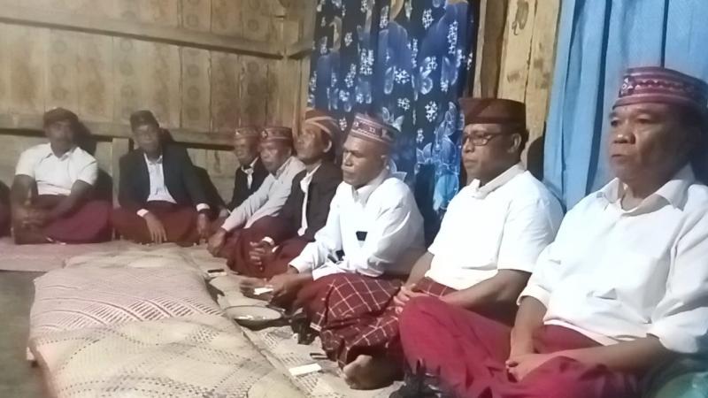 Keluarga Besar Todo Pongkor saat Menemui Tetua Adat Gendang Mucu Poco Leok (17/6/2025). 