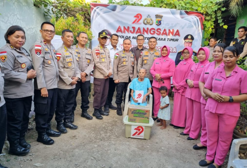  Bantuan Kapolda NTT,  Irjen Pol Dr Rudi Darmoko ini diantar sejumlah pejabat Polda NTT dengan mendatangi rumah masing-masing. Di hari pertama anjangsana, Senin (23/6/2025), Polda NTT mendatangi empat lokasi. 