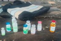 Aparat Polsek Amfoang Timur mengamankan seorang tenaga kesehatan (nakes) gadungan berinisial Alexander Ellu bersama barang bukti obat-obatan kadaluarsa.