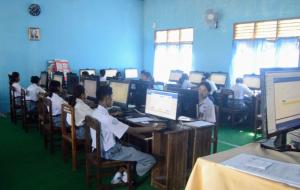 Para pelajar SMA Negeri 2 Tasbar mengikuti lomba OSN tingkat Kabupaten Belu perbatasan RI-RDTL, Selasa (24/6/2025).