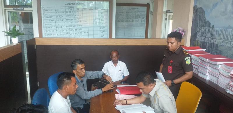 Polres Kupang Limpahkan Tersangka dan Barang Bukti Kasus Penganiayaan ke Kejari Oelamasi