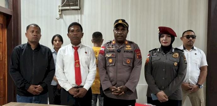 RAM, paman pelaku cabul terhadap lima keponakannya di Alak, Kota Kupang diserahkan ke jaksa di Kejaksaan Negeri Kota Kupang, Rabu (3/7/2025). 