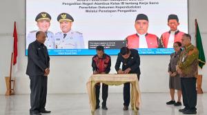 Pemkab Belu dan Pengadilan Negeri Atambua tandatangani perjanjian kerja sama terkait Layanan Adminduk warga bertempat di Gedung Wanita Betelalenok, Kabupaten Belu perbatasan RI-RDTL, Jumat (4/7/2025).