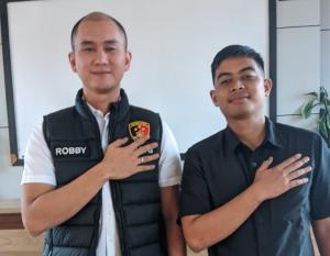 Kasat Reskrim Polres Manggarai, IPTU Robbyanli Dewa Putra (memakai rompi hitam)