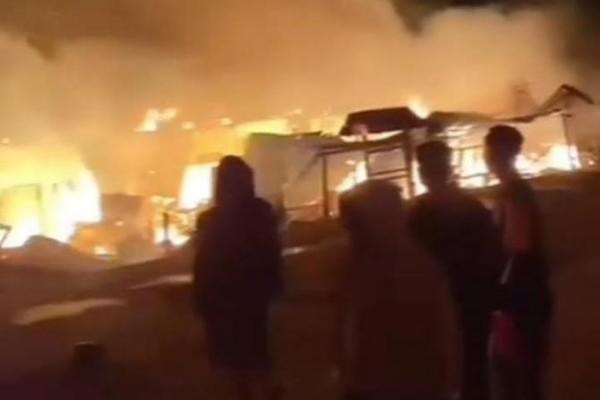 Pasar Oinlasi di Kecamatan Amanatun Selatan, Kabupaten Timor Tengah Selatan (TTS), ludes terbakar, Selasa (8/7/2025) dinihari sekitar pukul 04.00 Wita.  