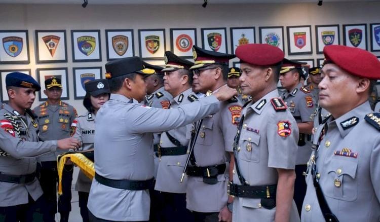 Kapolda NTT, Irjen Pol Dr Rudi Darmoko memimpin upacara serah terima jabatan (sertijab) para pejabat utama (PJU) dan sejumlah Kapolres jajaran di lingkungan Polda NTT. 