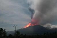 Senin Malam, Gunung Lewotobi di Flores Timur Kembali Erupsi Mencapai 13.000 Meter