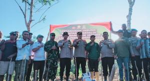 Dukung Ketahanan Pangan, Polres Manggarai Tanam Jagung di Lahan Perhutanan Sosial Desa Golo Worok