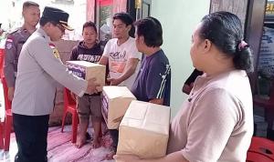 Polsek dan Bhayangkari Amanatun Selatan Kunjungi dan Beri Bantuan Korban Kebakaran Pasar Oinlasi