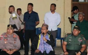 Kapolres Manggarai, AKBP Hendry Syaputra dan Komandan Kodim 1621/Manggarai, Letkol Inf. Budiman Manurung, saat mendampingi  Gubernur NTT, Melki Laka Lena di Poco Leok, Rabu (16/7/2025).