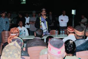 Gubernur NTT, Emanuel Melkiades Laka Lena saat Berdialog Langsung dengan Masyarakat Poco Leok dan Wewo, Rabu, (16/7/2025).