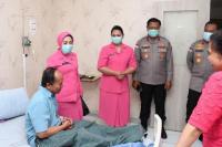 Empati Kapolda NTT Besuk  Anggota Polres TTS, Korban Kecelakaan Saat Tugas Pengawalan