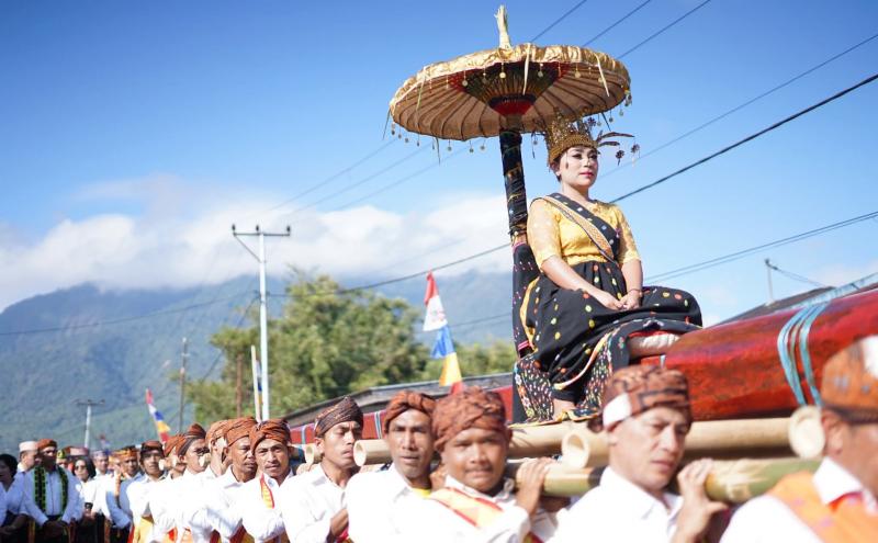 Bupati Hery Hadiri Upacara Adat Roko Molas Poco, Tanda Dimulainya Pembangunan Rumah Gendang Pitak  