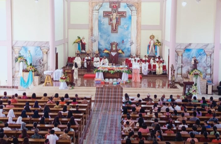 Dipanggil untuk Mengasihi : Misa Sulung RP. Stefanus Harkam, Cahaya Baru dari Karot