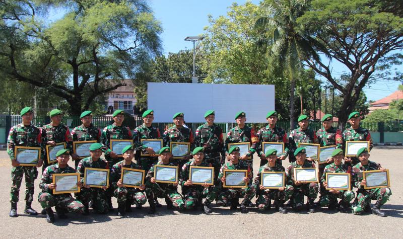 Satgas Yonif 741/GN Terima 22 Penghargaan dari Korem 161/WS