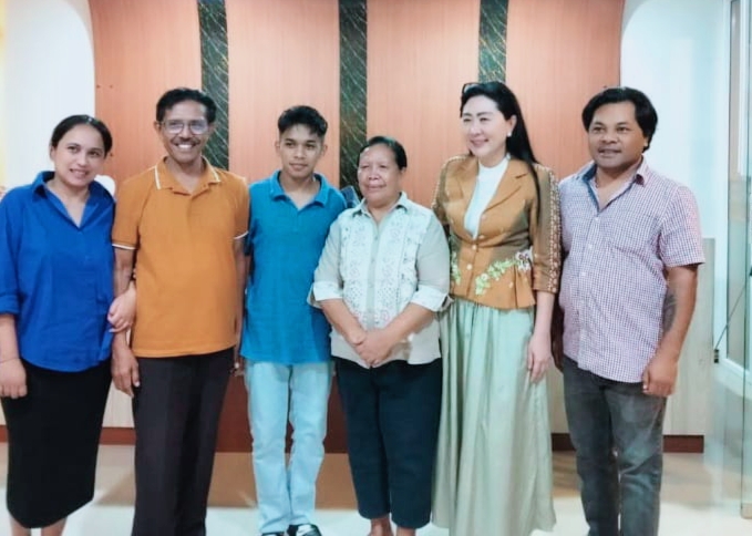 Viktor dan Julie Laiskodat Siapkan Generasi Pengusaha Muda NTT Lewat Beasiswa Penuh