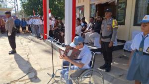 Siswa SMA Penyandang Difabel di Rote Ndao Baca Teks Proklamasi saat HUT ke-80 RI
