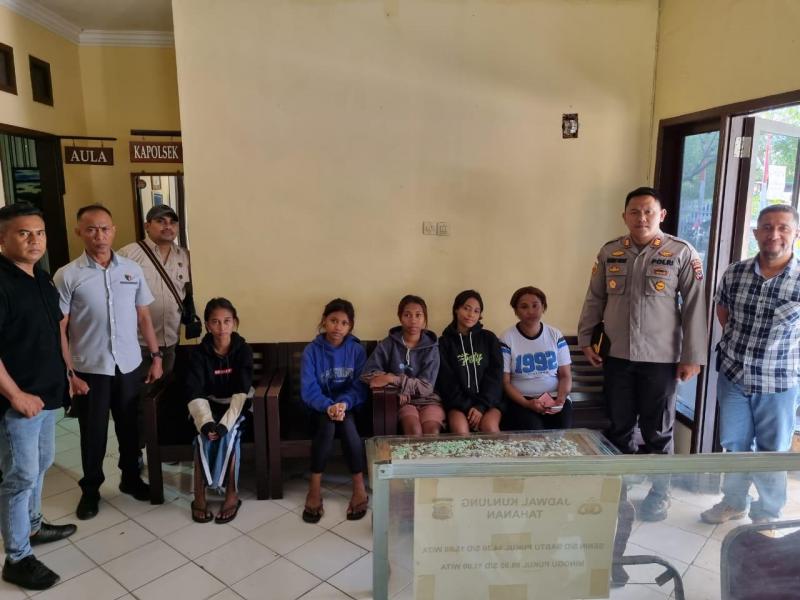  Video Pengeroyokan Remaja Putri di Pantai Warna Oesapa Berakhir Didamaikan Polsek Kota Lama