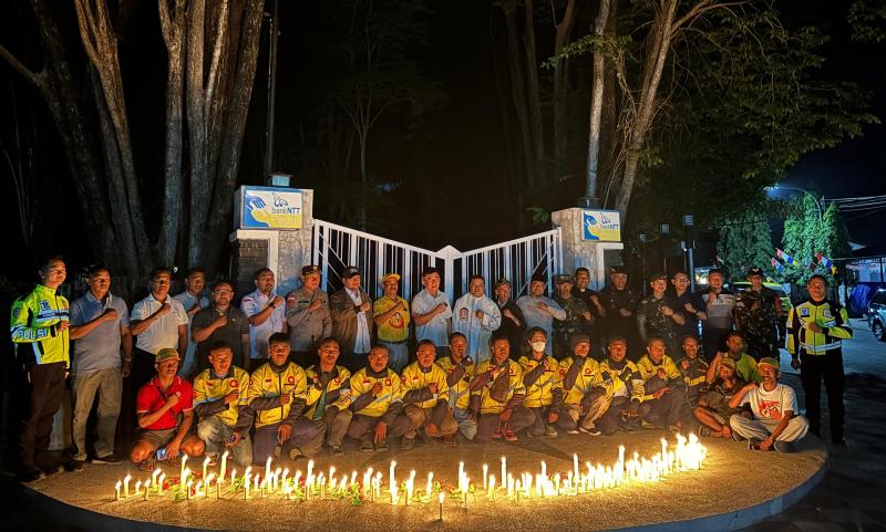 Aksi Ribuan Lilin Doa Bersama Warga dari Tapal Batas Belu-Timor Leste Untuk Affan Kurniawan 