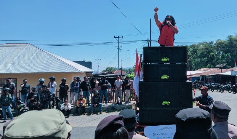 Aksi Demonstrasi LPPDM, Marsel Ahang Sebut Bimtek DPRD ke Jakarta Hanya Omong Kosong