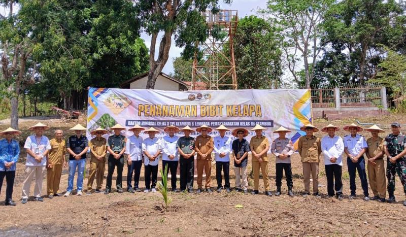 Dukung Ketahanan Pangan, Lapas dan Imigrasi Atambua Tanam 500 Kelapa