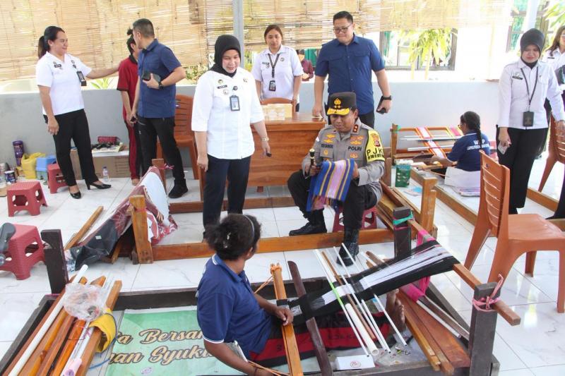 Bhayangkari Polda NTT Beri Pelatihan Terapi USEFT untuk Warga Binaan dii Lapas Perempuan Kupang