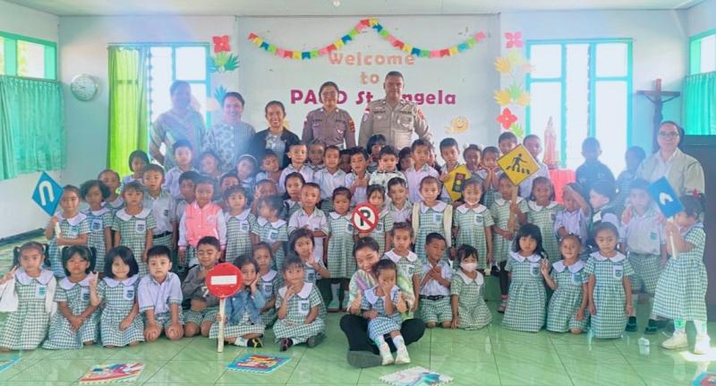 Polres Manggarai Gelar Program Polisi Sahabat Anak di PAUD Sta. Angela Ruteng 