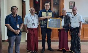 Pemkab Manggarai Raih Penghargaan dari BPJS Ketenagakerjaan, 5.280 Pekerja Rentan Terlindungi
