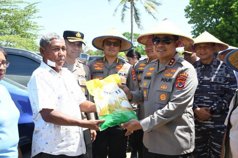 Polda NTT Salurkan 39 Ton Beras SPHP Lewat Gerakan Pangan Murah