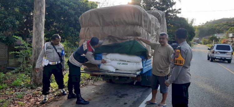  Polisi di Sumba Timur Amankan Miras di Perbatasan Sumba Tengah