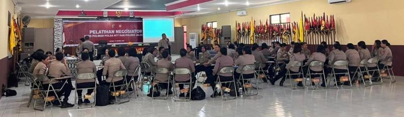  Polwan di Polda NTT Dibekali Ilmu Negosiator