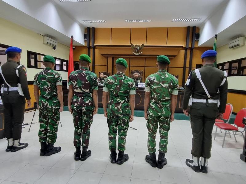 Empat anggota TNI terdakwa kematian Prada Lucky Namo hadir dalam sidang hari ketiga, Rabu (29/10/2025) di Pengadilan Militer III-15 Kupang 
