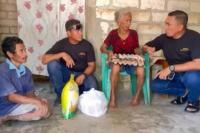  Baksos di Desa Pitay-Sulamu, Perwira Polri WSA NTT Serahkan Sembako untuk Lansia 