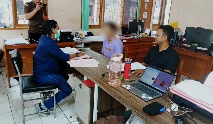 Terbakar Api Cemburu Temukan Percakapan Mesra di Handphone, Seorang Pacar di Kupang Aniaya Kekasih 