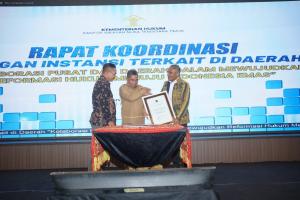 Pemkab Manggarai Borong Empat Penghargaan Bergengsi dari Kemenkumham NTT