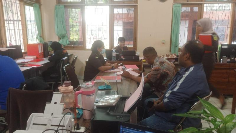 Berkas Perkara Kasus Penjual Buah di Kelapa Lima Akhirnya P21, Tersangka Diserahkan ke Jaksa 