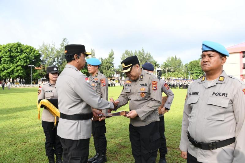  Kapolda NTT Berikan Penghargaan untuk 32 Anggota Polda NTT Berprestasi 
