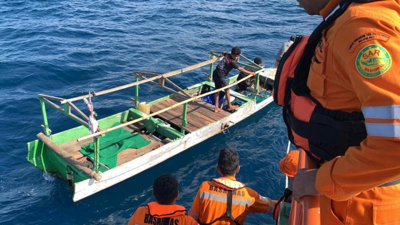 Tiga Korban Mati Mesin & Hilang Kontak Di Perairan Diu-Rote Ndao Ditemukan Selamat