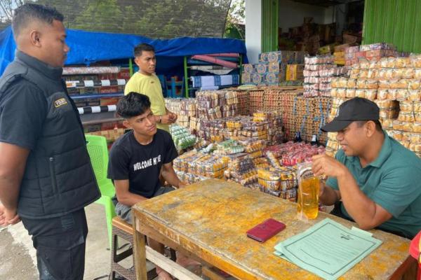 Pedagang (Nakal) di Rote Ndao Ditegur karena Jual Pangan di Atas HET 