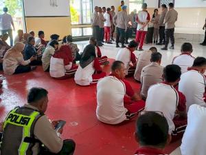 Cegah Penyalahgunaan Narkotika, Ratusan Anggota Polres Ende Jalani Tes Urine