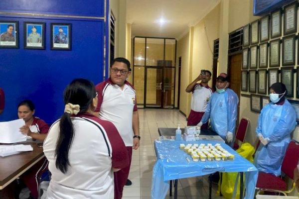 141 Personel Ditpolairud Polda NTT Jalani Tes Urine