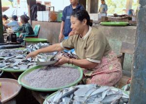 KSP Kopdit Mawar Moe: Menenun Kasih di Balik Air Mata dan Gelar Sarjana Anak Pasar