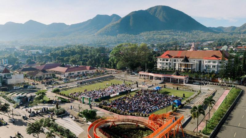 Gema Takbir di Jantung Kota: Ribuan Umat Muslim Ruteng Shalat Idulfitri 1447 H di Natas Labar