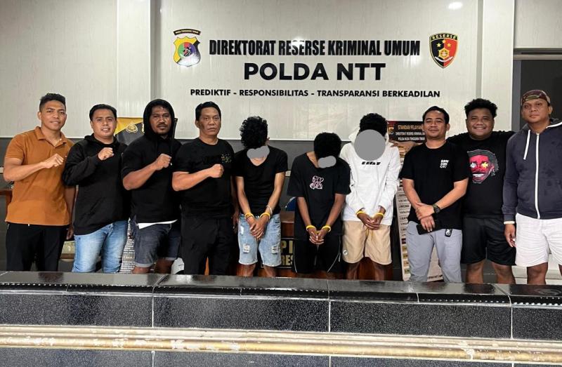 Tiga pelaku pengeroyokan rekan di Atambua, Kahupaten Belu diamankan tim Resmob Polda NTT di Kota Kupang pada Rabu (15/4/2026) 